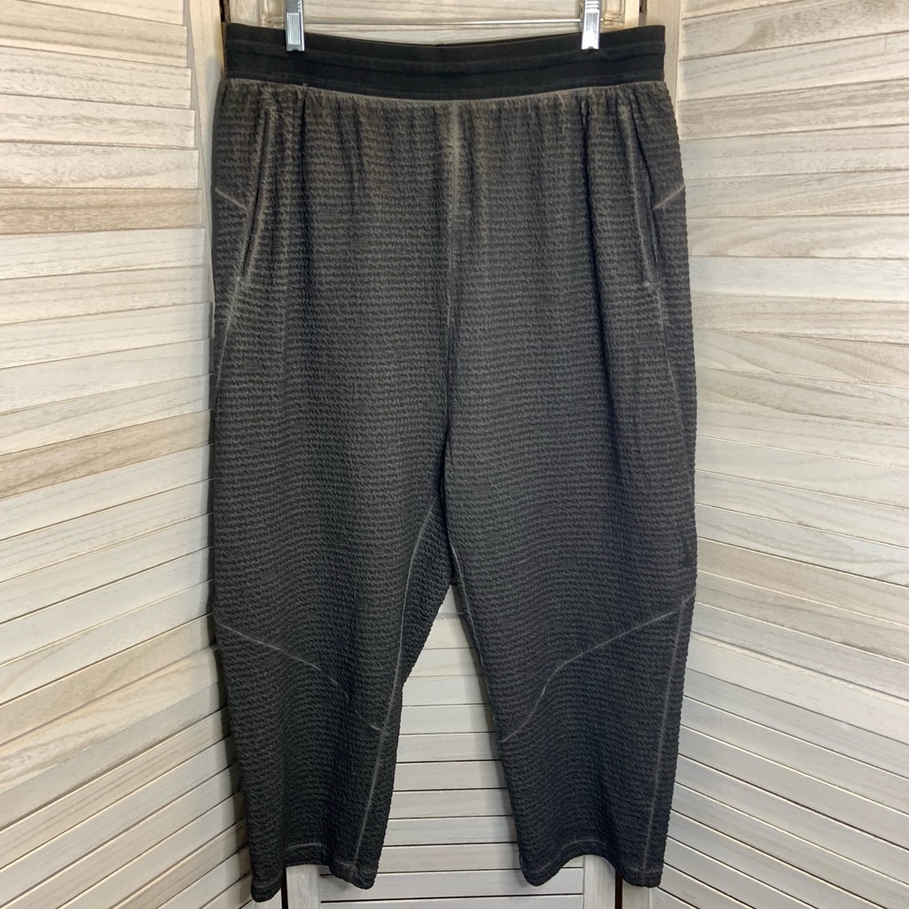 Nike Dri-Fit Yoga Men’s Brown 3/4 Cropped Wide Barrel Leg Activewear Pants New